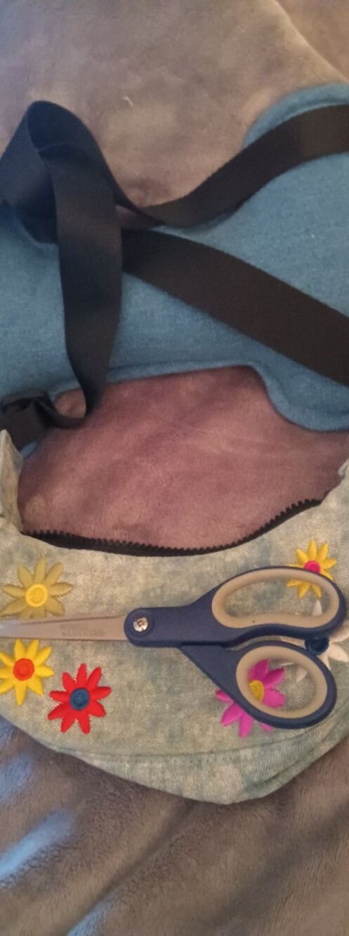 Casual Blue Denim Crossbody Bag with Colorful Daisy Appliqués - Picture 4 of 4